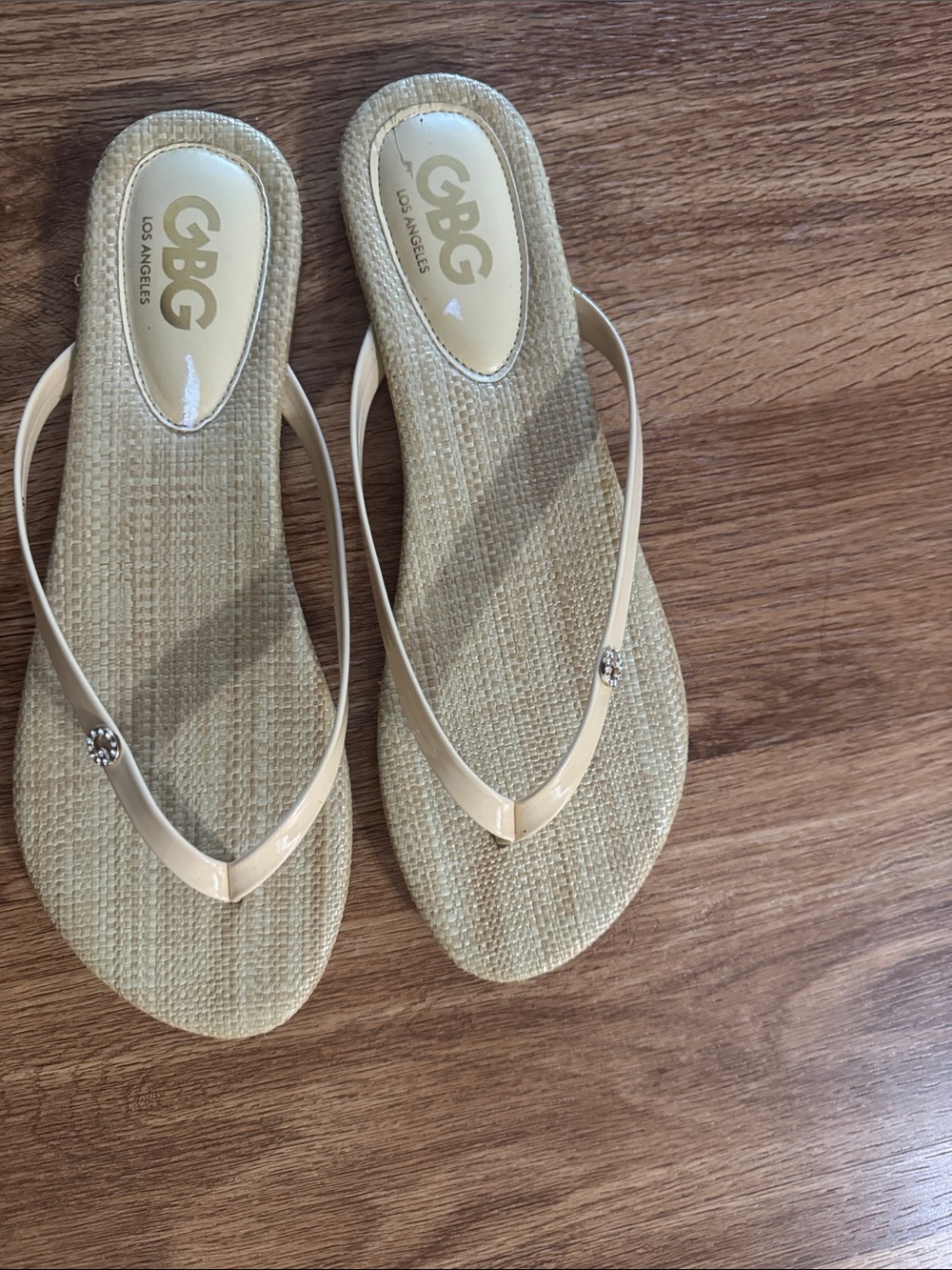 GBG Los Angeles Neutral Beige Thong Sandals 10